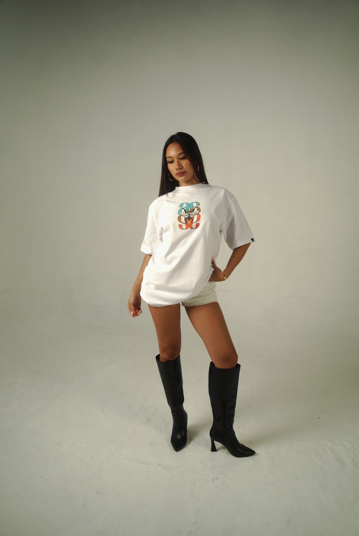 "SUNSET MANTIS" WHITE TSHIRT
