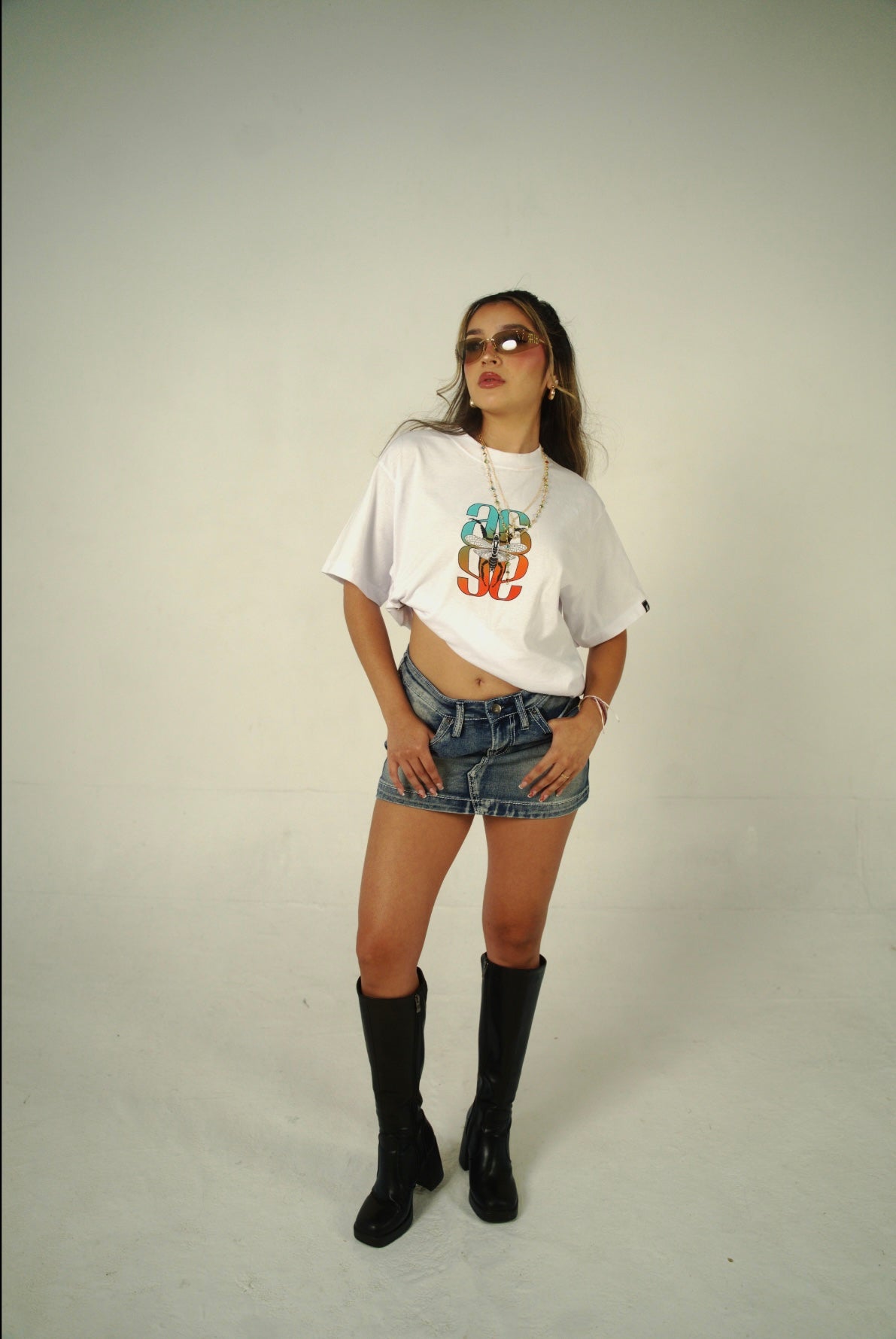 "SUNSET MANTIS" WHITE TSHIRT