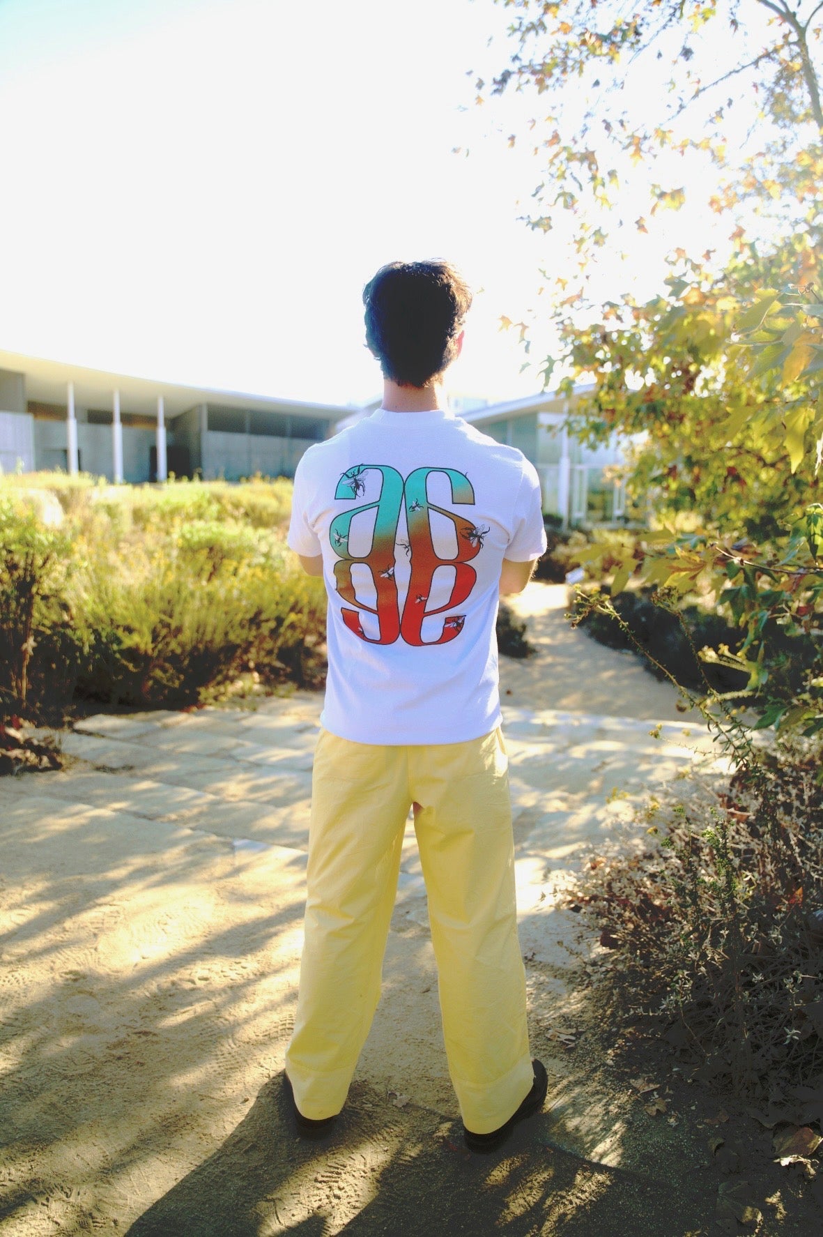 "SUNSET MANTIS" WHITE TSHIRT